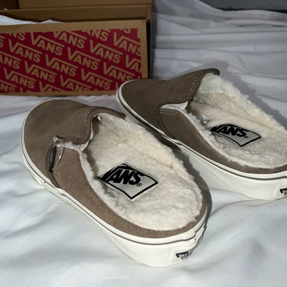 BRAND NEW VANS SLIDES FAUX FUR INSIDES - Picture 4 of 4